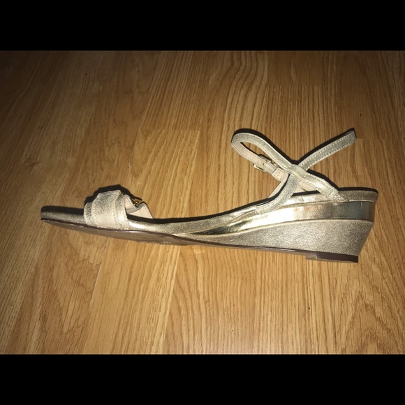 MONET ITALY 8 M Gold Anklestrap Wedges Sandals Heels EIC - Picture 7 of 8